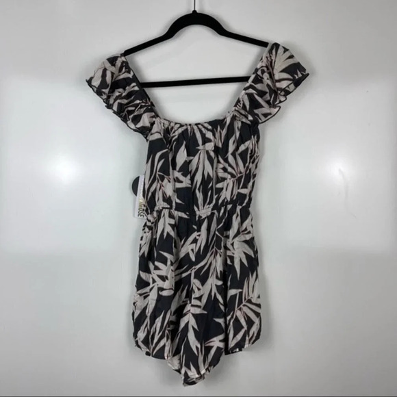 NEW Amuse Society Estella Charcoal Grey Leaf Print Romper Shorts Jumpsuit Small - Picture 4 of 9